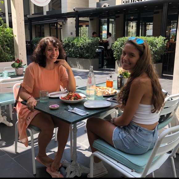 Meet the models - Picture 2 of 5